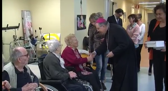 L’arcivescovo Fontana fa visita ai nonnini della RSA Villa Chigi di Medihospes ONLUS
